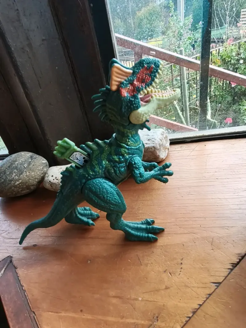 Juguete dinosaurio verde con luz y sonido - 1