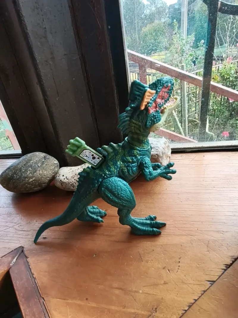 Juguete dinosaurio verde con luz y sonido - 2