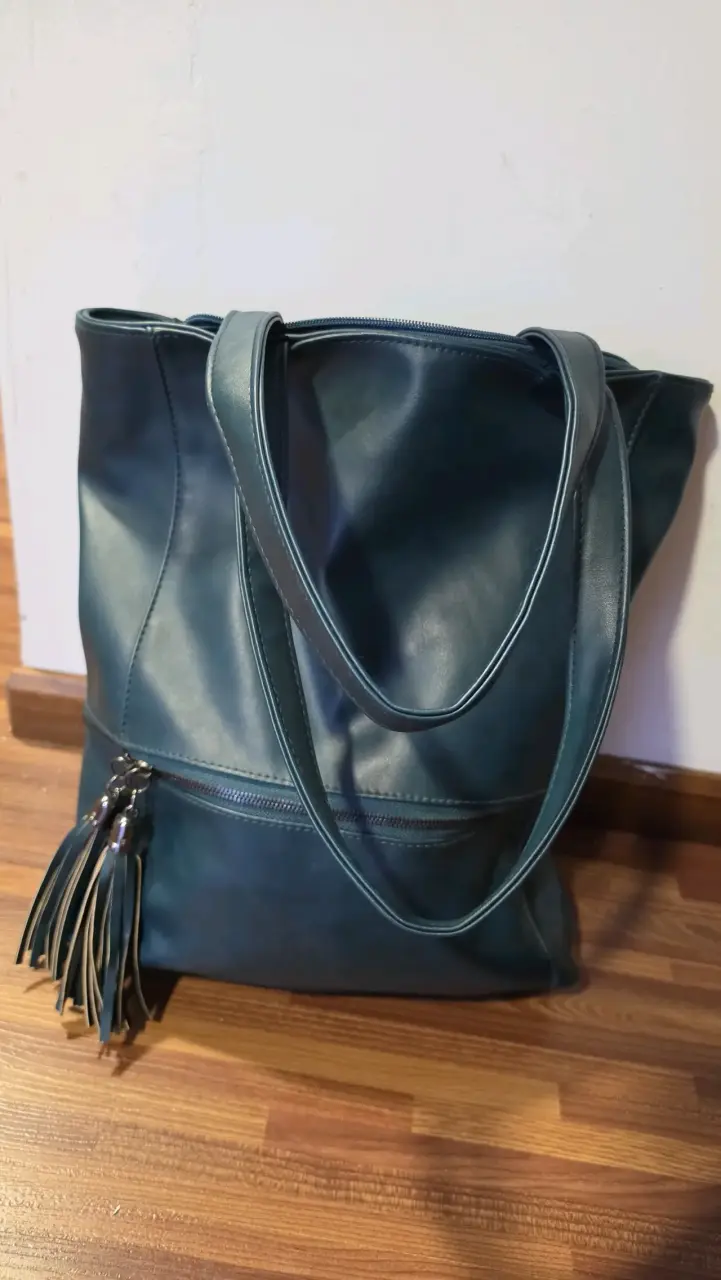 Bolso tote grande azul con borlas decorativas - 1