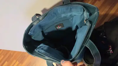 Bolso tote grande azul con borlas decorativas - miniatura 3