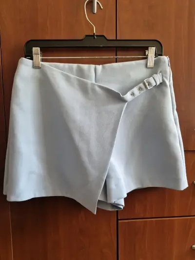 Shorts falda azul claro Zara con cinturón - miniatura 1