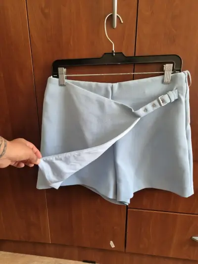 Shorts falda azul claro Zara con cinturón - miniatura 2