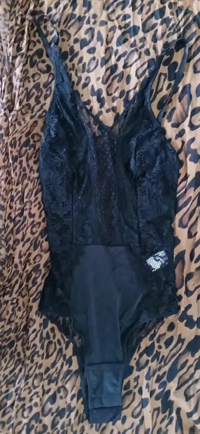Body de encaje negro con tirantes - miniatura 1