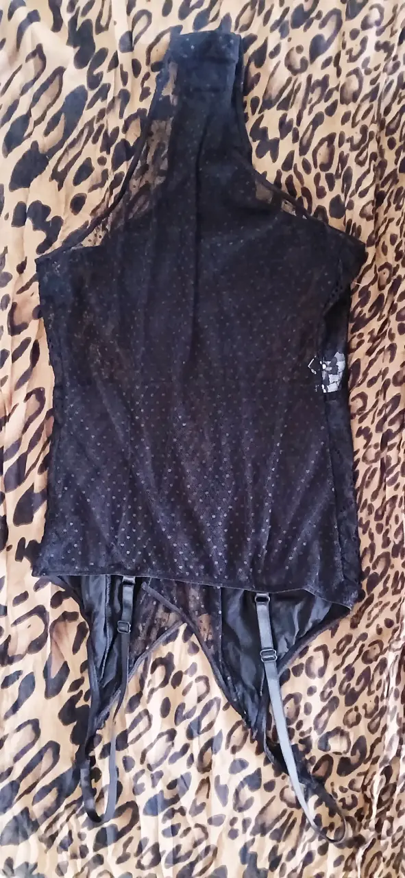 Body de encaje negro con tirantes - 2
