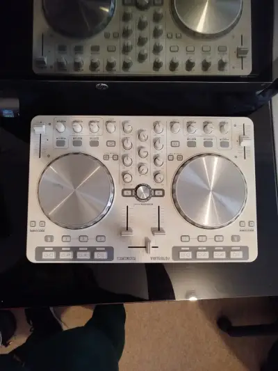 Controlador DJ marca Reloop para Virtual DJ - miniatura 1