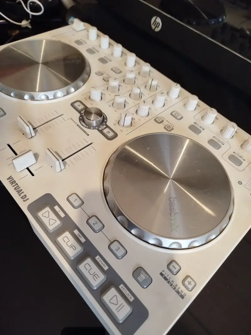 Controlador DJ marca Reloop para Virtual DJ - 4