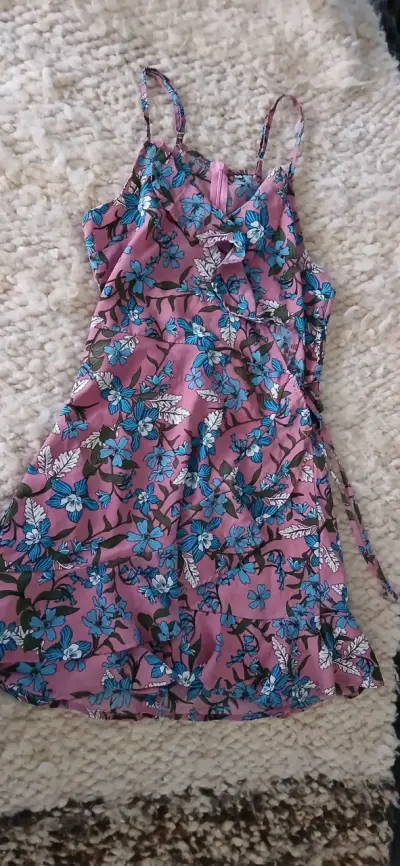 Vestido floral rosa con tirantes - miniatura 1