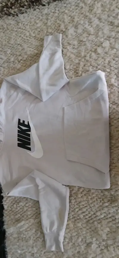 Polerón Nike blanco oscuro con logo negro original - miniatura 1