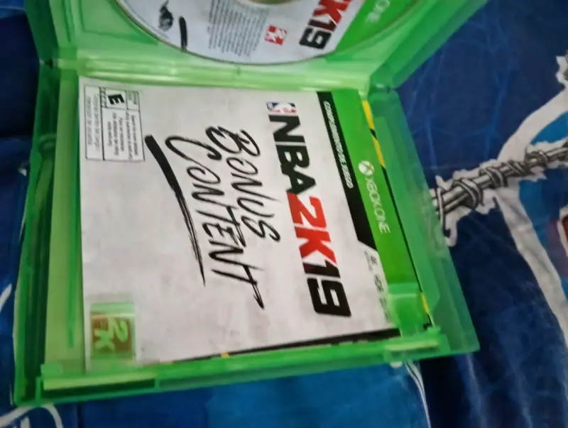 Juego NBA 2K19 para Xbox One en buen estado - 3