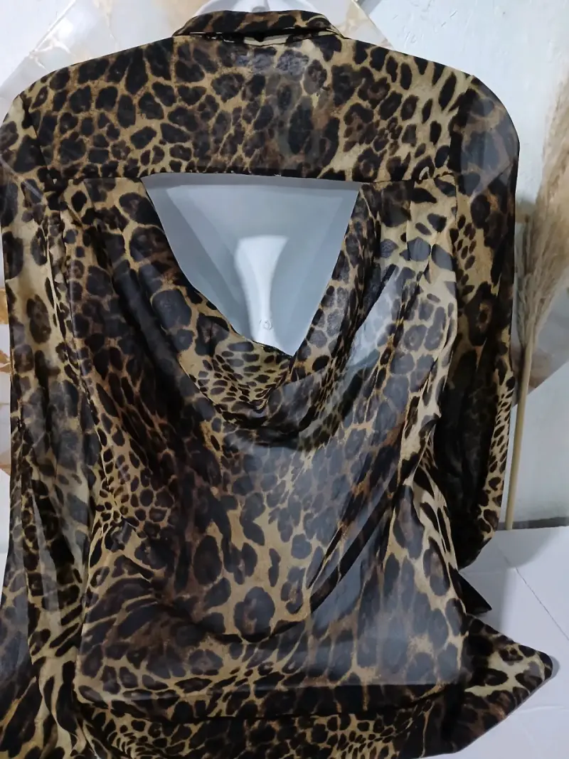 Blusa transparente de leopardo talla S - 2