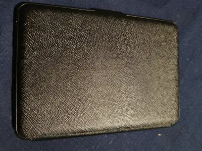 Kindle con funda protectora negra - miniatura 4