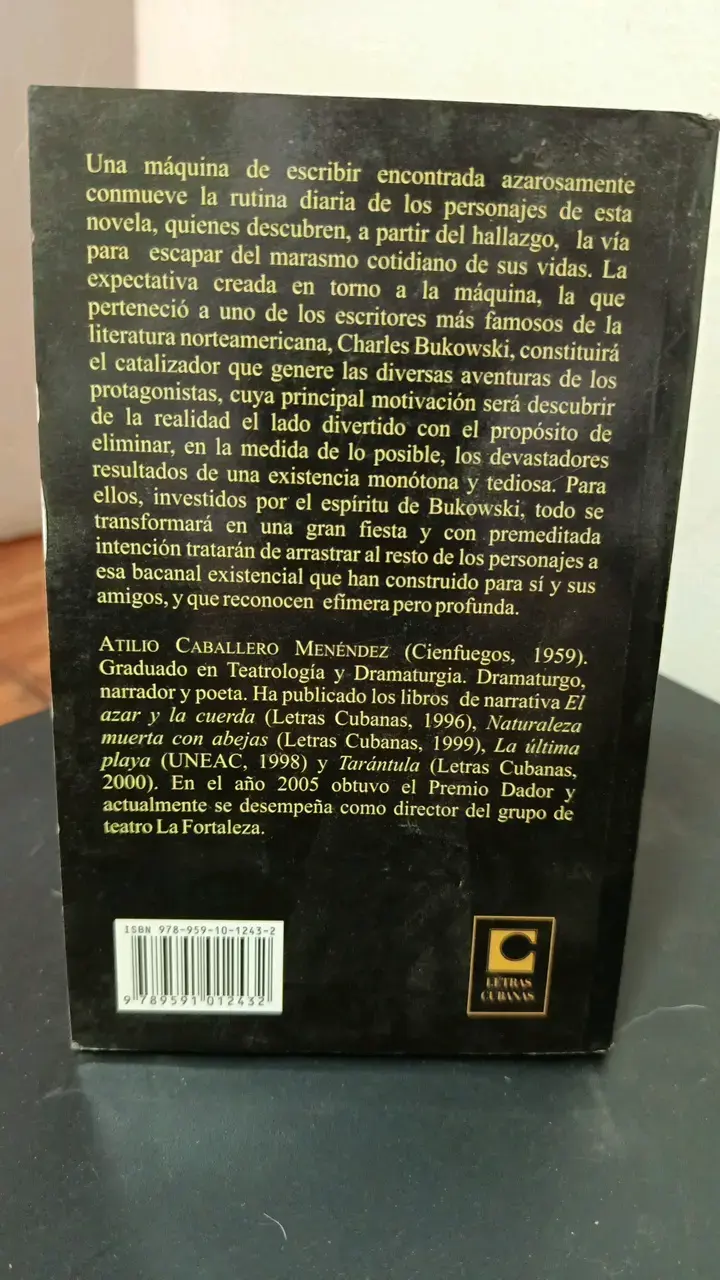 Libro 'La Máquina de Bukowski' de Atilio Caballero - 2