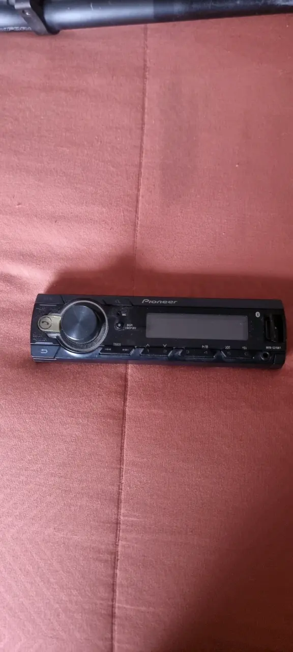 Radio para auto Pioneer MVH-S215BT con Bluetooth