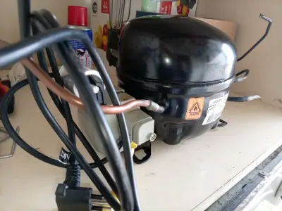Compresor de refrigeración Embraco EM2C 70CLT - miniatura 2
