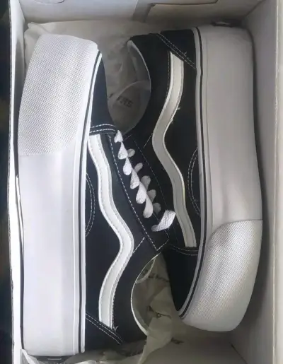 Zapatillas negras de plataforma Skaters - miniatura 2