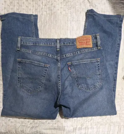 Jeans clásicos de mezclilla azul para hombre - miniatura 2