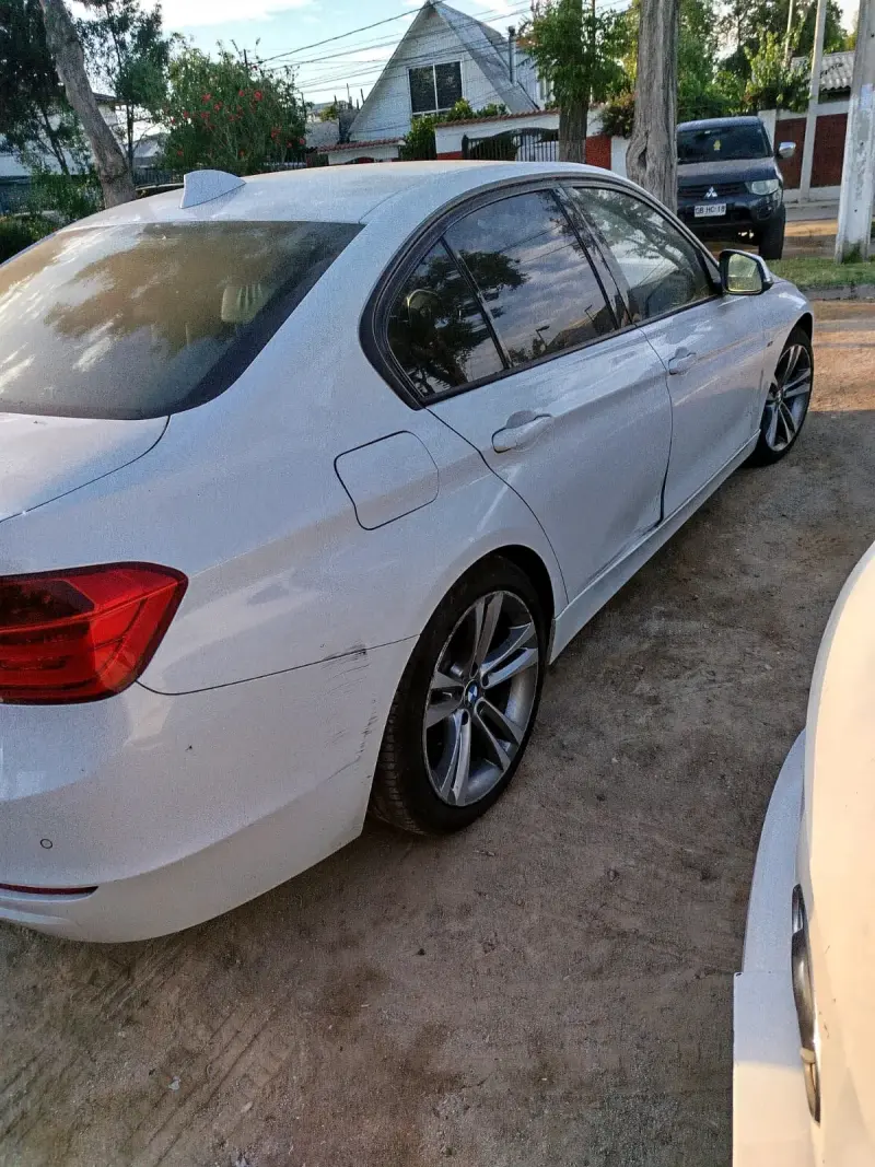BMW Serie 3 Sedán Blanco en Buen Estado - 6