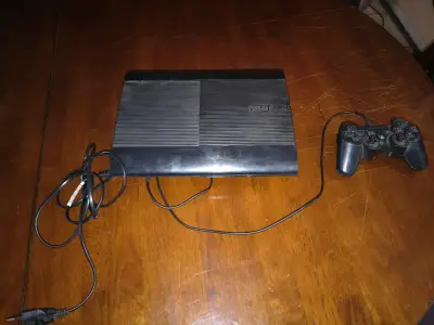 Consola PS3 con control y cables - miniatura 1