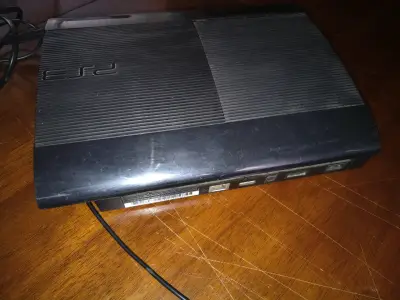 Consola PS3 con control y cables - miniatura 2