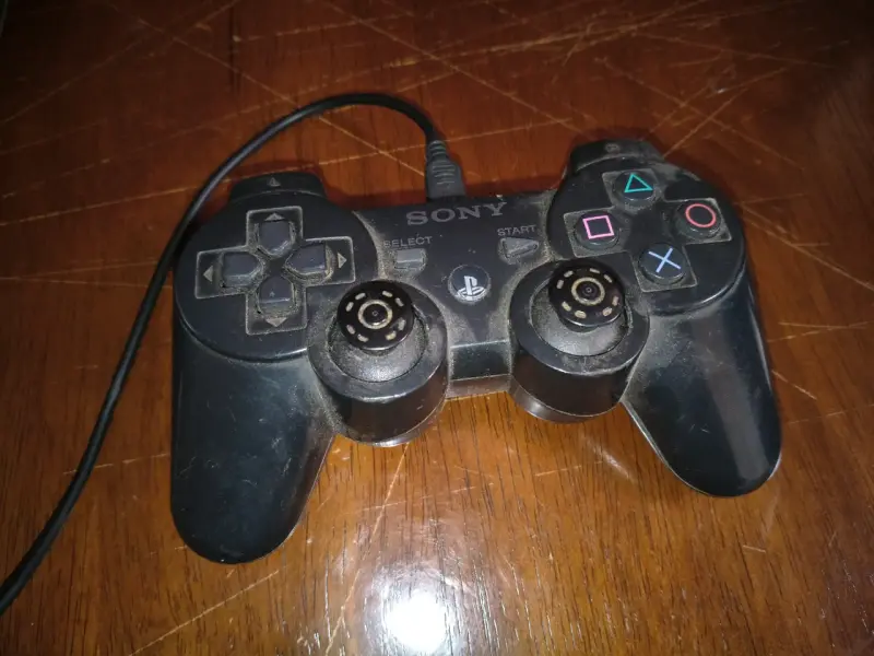 Consola PS3 con control y cables - 3
