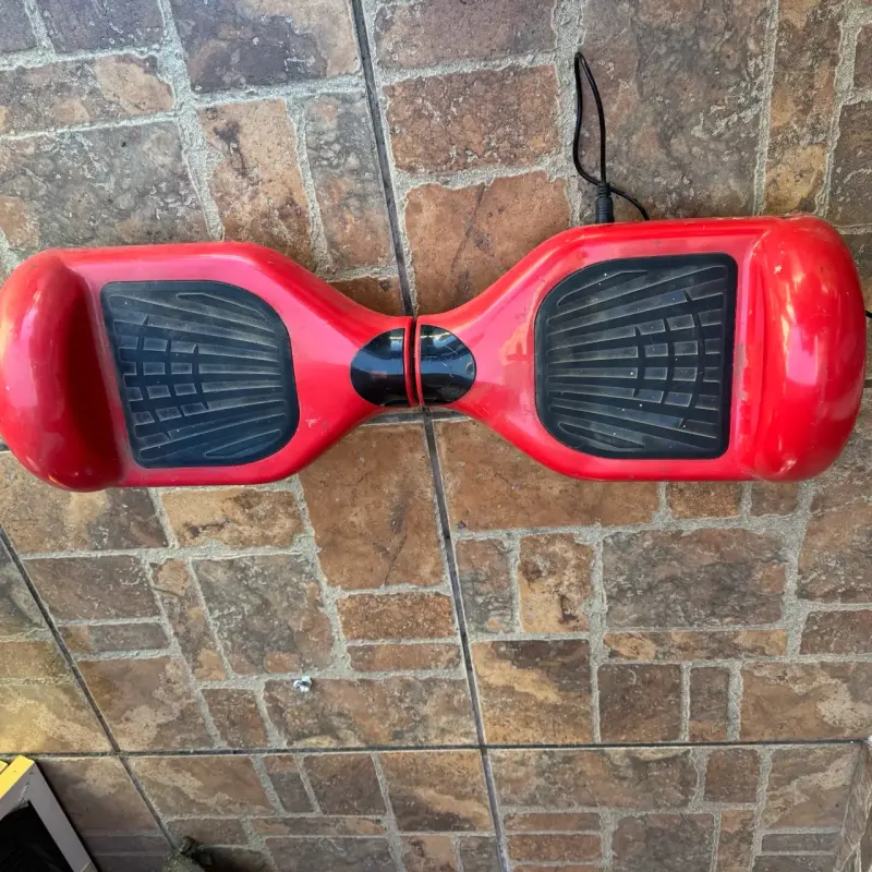 Hoverboard eléctrico rojo en buen estado