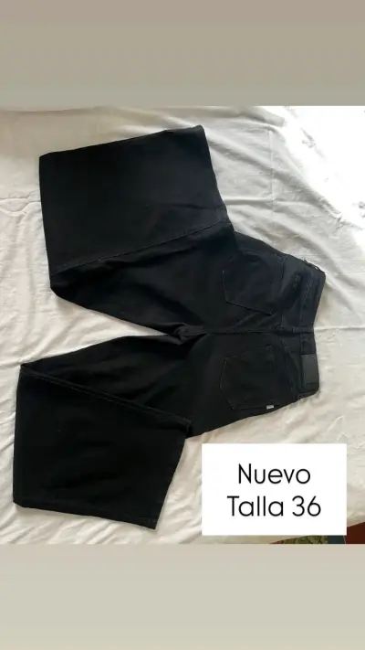 Jeans negros rasgados talla 36 nuevos - miniatura 2