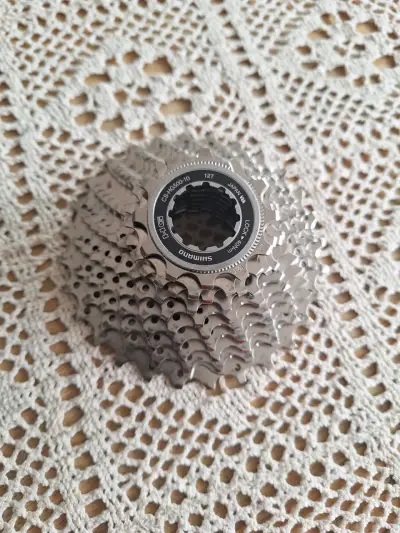 Cassette de bicicleta Shimano 10 velocidades - miniatura 1