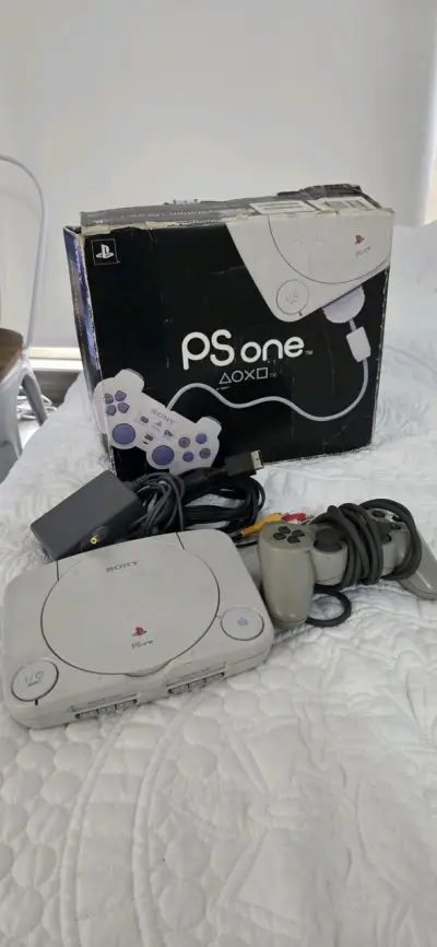 Consola PS One con control, cables y caja original - miniatura 1