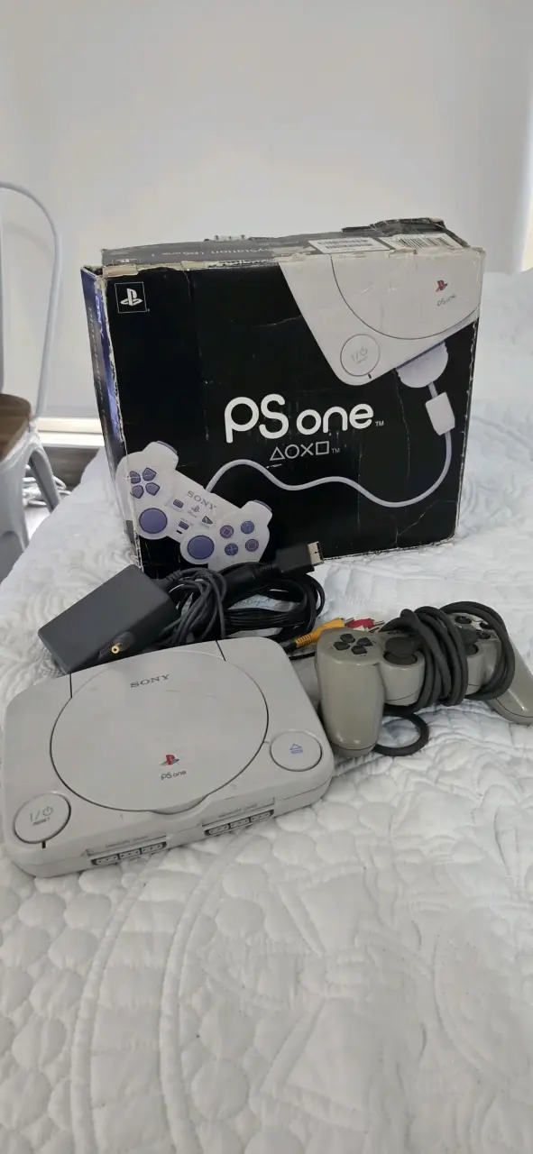 Consola PS One con control, cables y caja original - 2