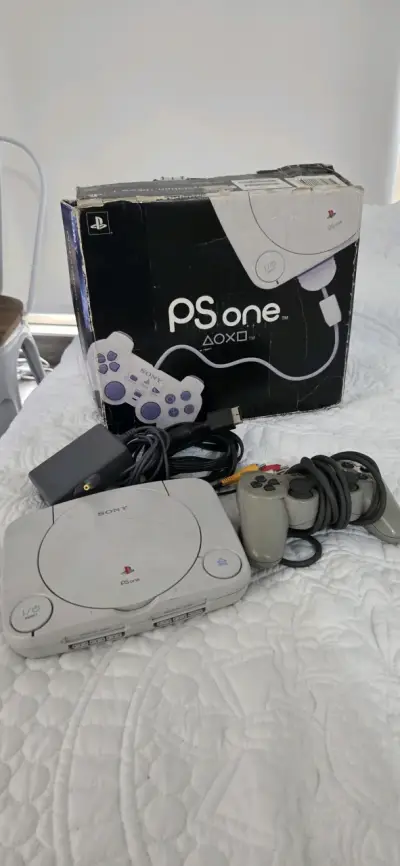 Consola PS One con control, cables y caja original - miniatura 2