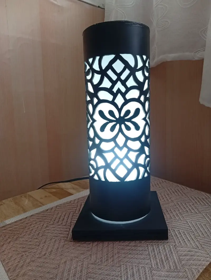 Lámpara decorativa de mesa con diseño de personajes - 3