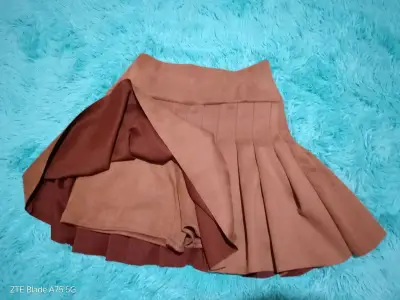 Falda corta plisada color marrón - miniatura 1