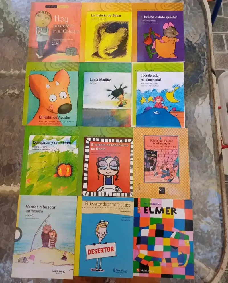 Libros infantiles con dibujos en colores.