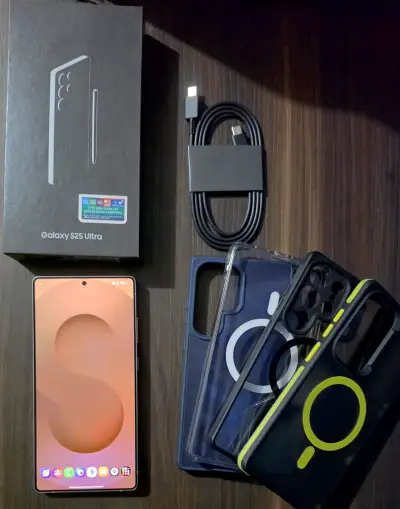 Galaxy S25 Ultra 256/12 Gb con accesorios - miniatura 1