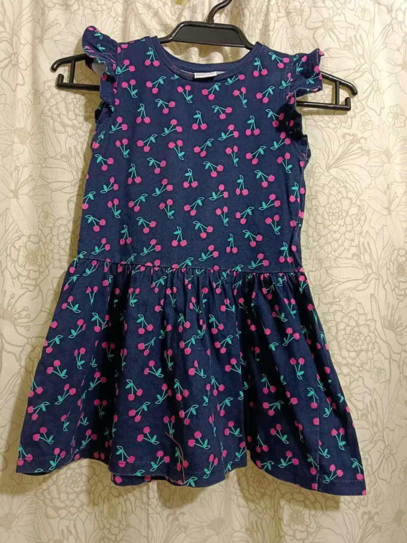 Vestido infantil azul con estampado de cerezas - 1