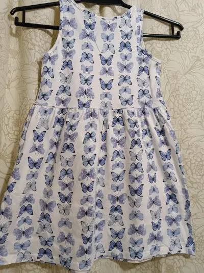 Vestido infantil con estampado de mariposas H&M - miniatura 1