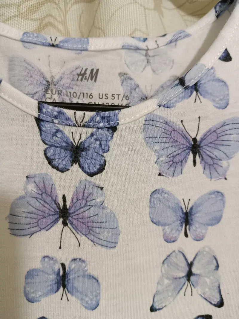 Vestido infantil con estampado de mariposas H&M - 2