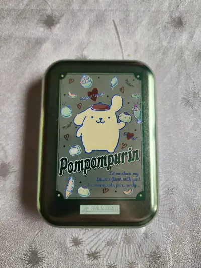 Lata Coleccionable Pompompurin con Tarjeta Edición Limitada - miniatura 2
