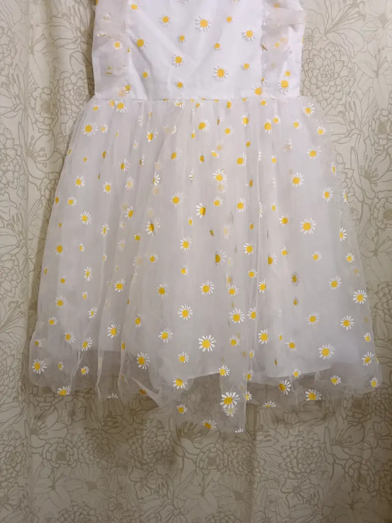 Vestido de niña con margaritas blancas y amarillas - 2