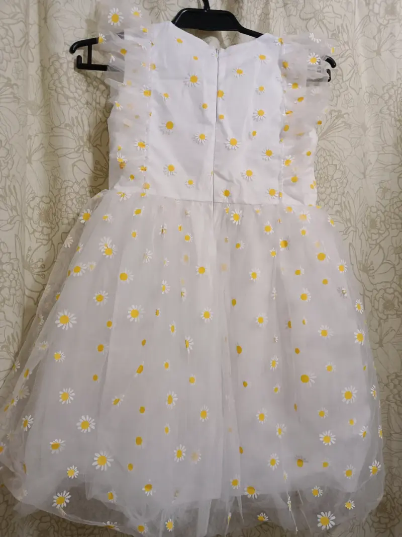Vestido de niña con margaritas blancas y amarillas - 4