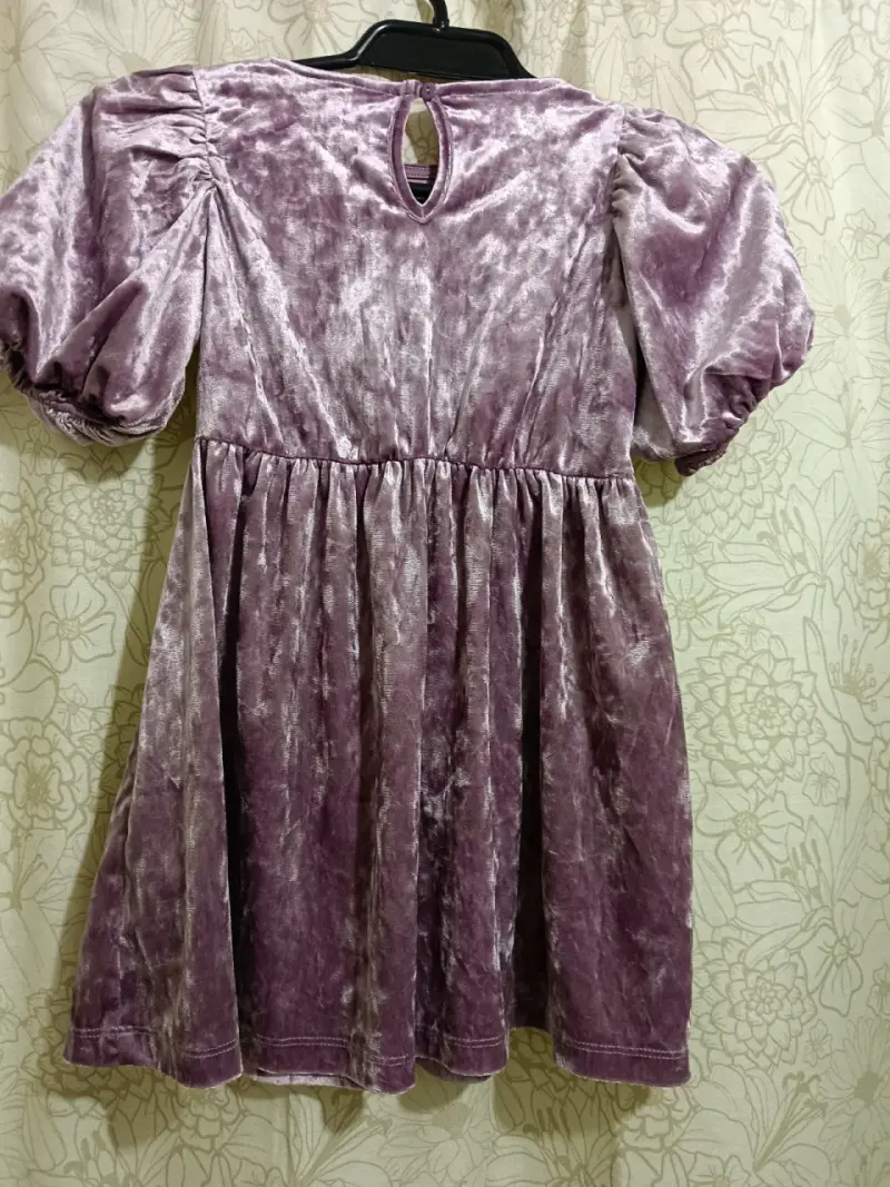 Vestido de terciopelo morado para niña H&M - 4