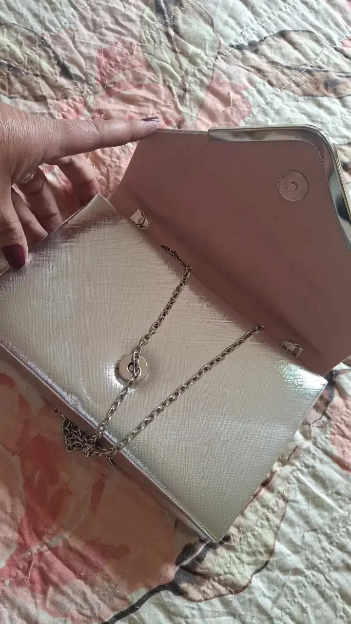 Cartera de mano plateada elegante - 2
