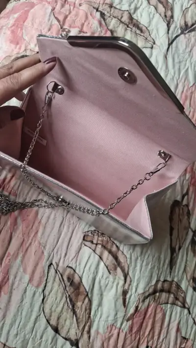 Cartera de mano plateada elegante - miniatura 3