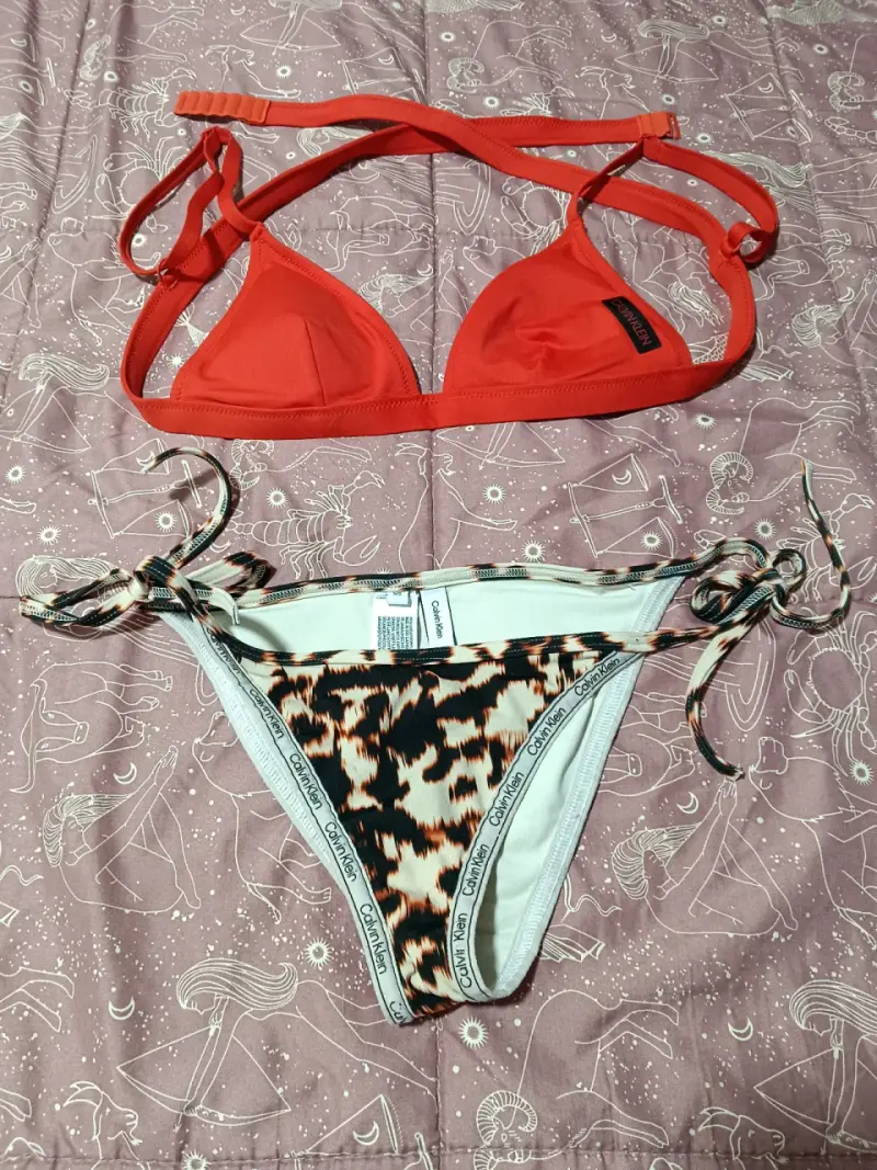 Bikini Calvin Klein rojo y estampado animal - 1