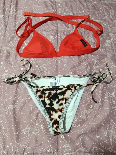 Bikini Calvin Klein rojo y estampado animal - miniatura 1