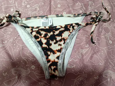 Bikini Calvin Klein rojo y estampado animal - miniatura 5