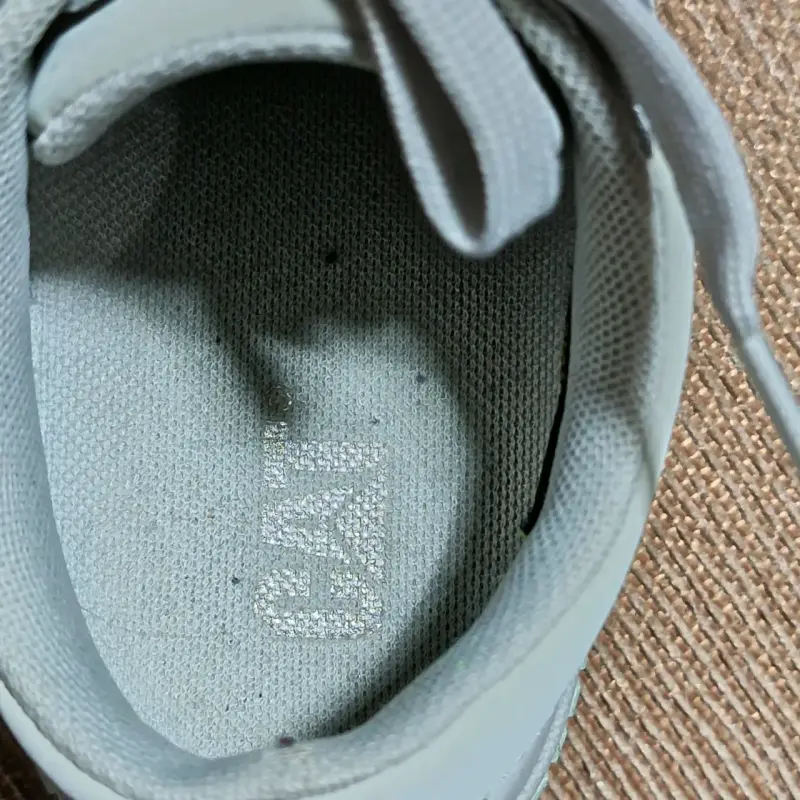 Zapatillas unisex CAT blancas con suela verde - 3