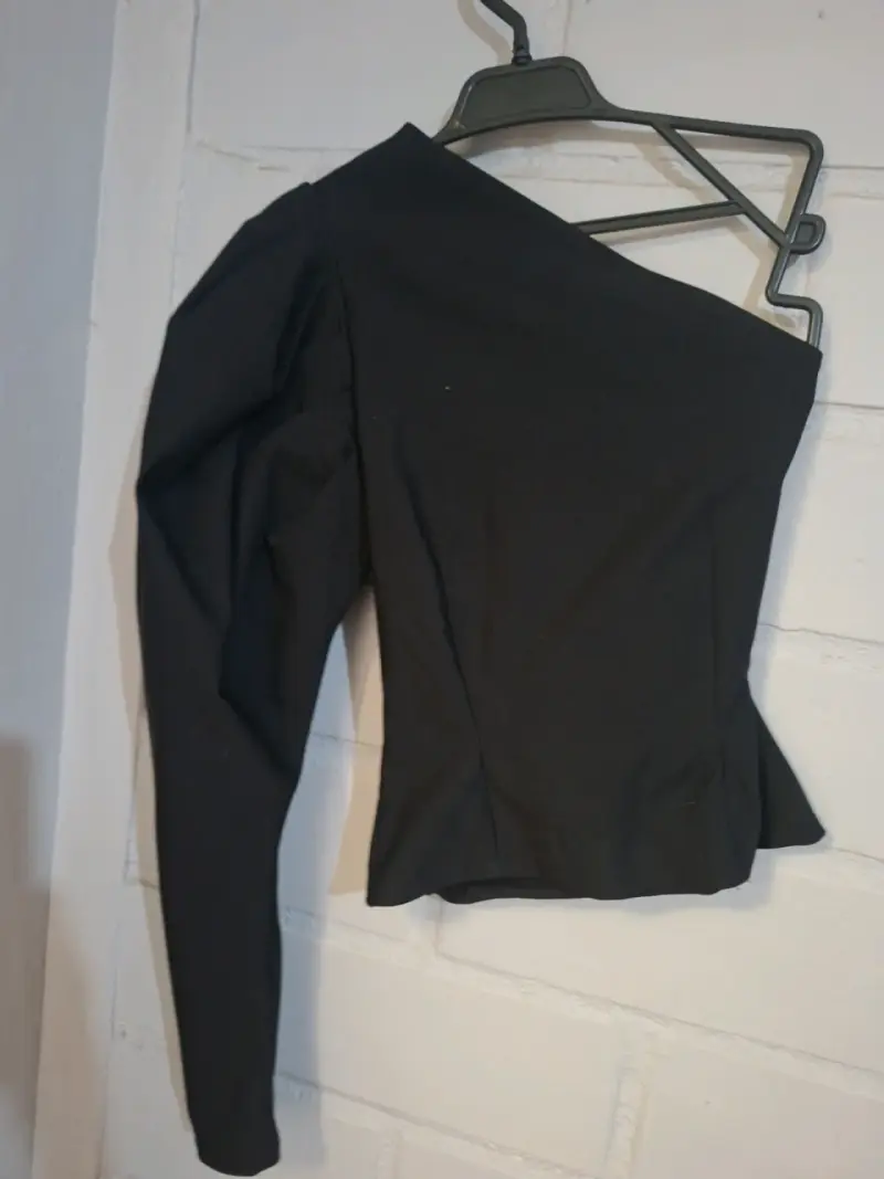 Blusa negra asimétrica Nicoletta Valentina - 1