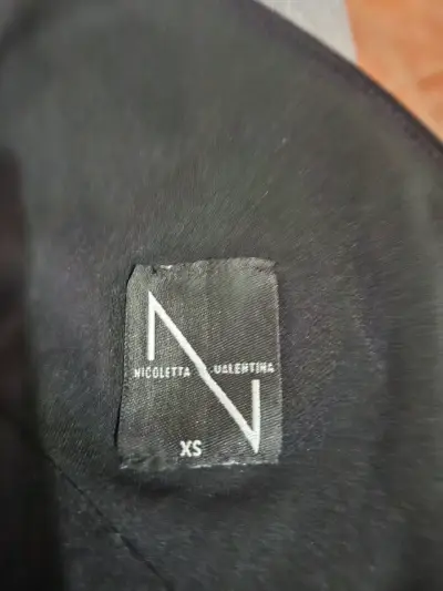 Blusa negra asimétrica Nicoletta Valentina - miniatura 2