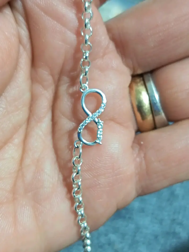 Pulsera de plata con símbolo de infinito